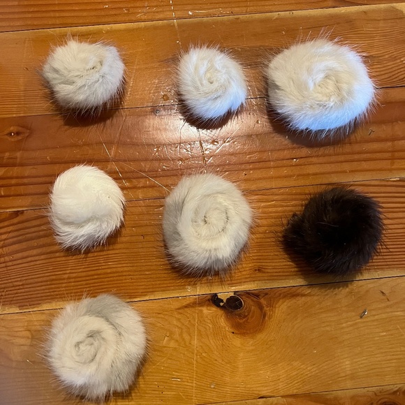 Fur hair clips $20 each - Picture 4 of 4